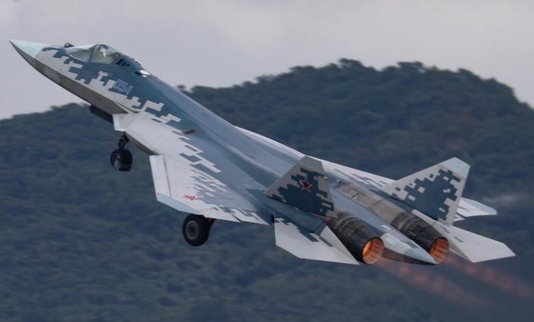 مقاتلة-الجيل-الخامس-الروسية-«سوخوي-su-57»-تشارك-في-العرض-الجوي-بالعلمين-2026