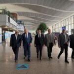 وزير-الطيران-يتفقد-مطار-القاهرة-ويوجه-بتسريع-إجراءات-الركاب-خلال-ذروة-التشغيل